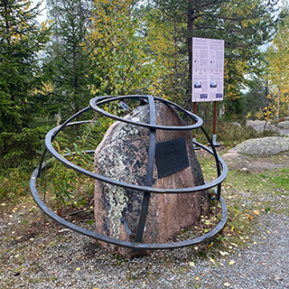 minnesmärka Aavasaksa Minnesmärke på Aavaksa över Maupertuis expedition